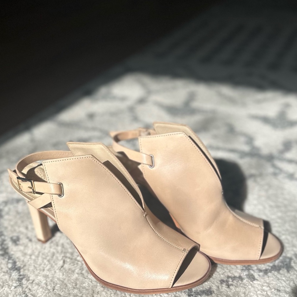Vincent Camuto Camel Heel